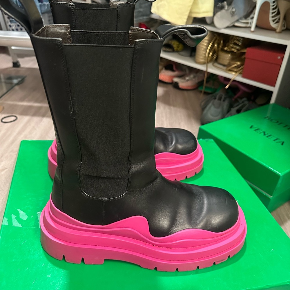 Bottega Veneta Black and Pink Heeled Boots
